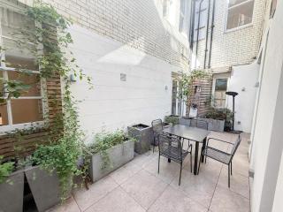 Luxurious 3-Bedroom & 3 Bathroom flat with Indoor fireplace and patio in central Mayfair - London - 5