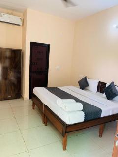 Mahadev Hotel !! Near Chandigarh Int'l Airport ! - - 9