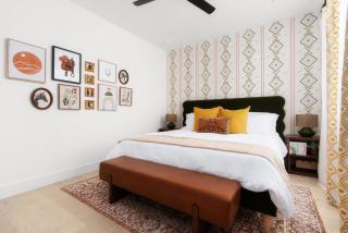 Heated Pool, Game Room, Outdoor Movies, Mins to Downtown, Sleeps 14 - Austin - 1