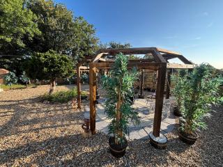 Crimson Hollow with private hot tub - Hastings - 7