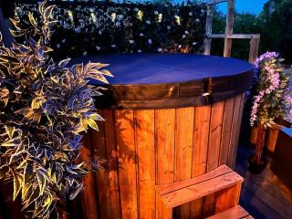 Crimson Hollow with private hot tub - Hastings - 5