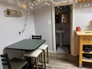 Cozy 1BR Private Unit w Patio Parking - Brookline - 7