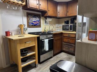 Cozy 1BR Private Unit w Patio Parking - 5