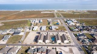 Resort Pool 3 Bedroom - ATV Optional Sleeps 10 - Padre Island - 6