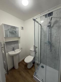 Modern double bed - Central Dartford - Dartford - 3