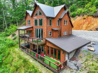 Heated Pool - Luxury Cabin - Game Room - Theater - Sevierville - 2