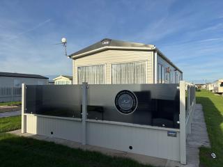 Sunnymede B7 - Fantasy Island, Hot tub, wrap around veranda, WiFi - Meadow Lakes Caravan & Lodge Hire - Ingoldmells - 0