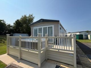 Oak Village 17 - HOT TUB Grange Leisure Park, Mablethorpe - Central heating, Pet friendly - Meadow Lakes Caravan & Lodge Hire - Mablethorpe - 9