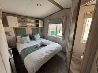 Oak Village 17 - HOT TUB Grange Leisure Park, Mablethorpe - Central heating, Pet friendly - Meadow Lakes Caravan & Lodge Hire - Mablethorpe - 5