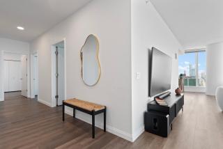 Lux Apts with Lake Views and Top Amenities - Chicago - 4