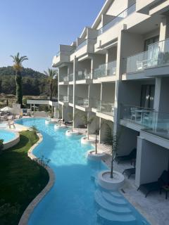 Chic Suite with Balcony Direct Pool Access - Fethiye - 0