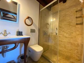 Charming 1BR Stone House with Lake View - Bogazici - 6