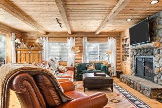 Big Tree Lodge Cozy Cabin w Firepit Piano Bar Deck - 3