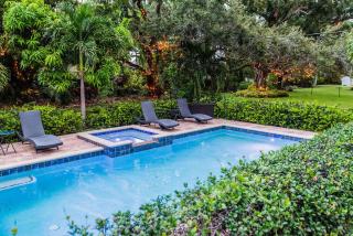 Family 4 Bedroom 3 Bathroom Pool Home with Huge Yard - 6