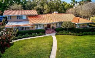 Family 4 Bedroom 3 Bathroom Pool Home with Huge Yard - 9