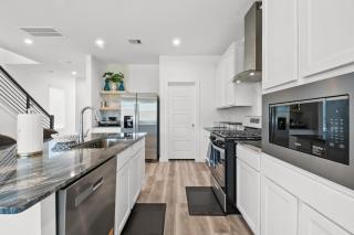 Stunning luxury 3 bedroom home - Houston - 6