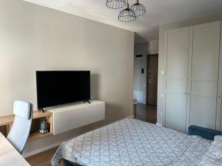 Serene Beige Studio - Perfect for Work & Stay - Bucharest - 6