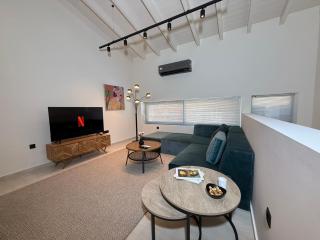 Kálm II - Curated Stays in the Historic Center - Kalamata - 8