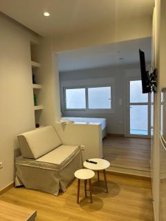 Emily in Athens - Central flat with balconette & Starlink - Athen - 3