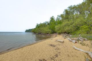 Walk to Lake Superior and Beach Modern Retreat - - 9