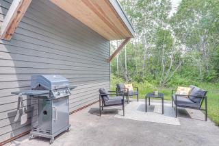 Walk to Lake Superior and Beach Modern Retreat - - 3