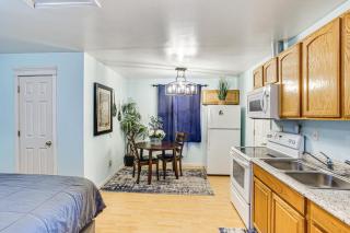 Walkable Paradise Downtown Puyallup Studio! - Puyallup - 8