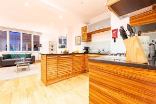 Prime Location in Farringdon Large One Bedroom Flat - 2