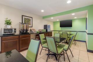 SureStay Hotel by Best Western East Brunswick - East Brunswick - 4