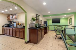 SureStay Hotel by Best Western East Brunswick - East Brunswick - 2