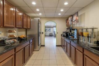 SureStay Hotel by Best Western East Brunswick - 3