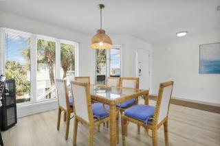 Crooked Palm - Marsh Views on Nautical Watch with pool access - - 5