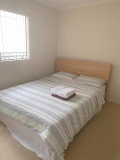 Newmarket Apartment - Queen Bed with Private Bathroom, Free Parking Provided - Auckland - 1