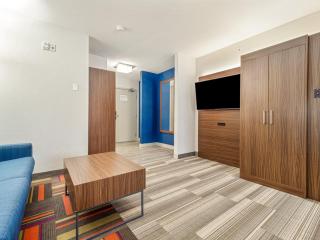 Holiday Inn Express & Suites Medicine Hat by IHG - 4