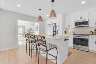 NEW! The White House, with 2 King Ensuites close to Parris Island and Downtown - Beaufort - 8