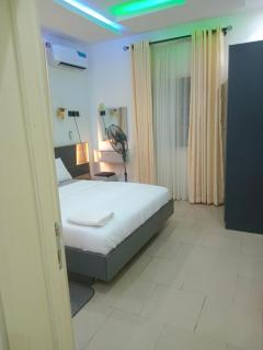 His Royal Glamour Apartments - Lagos - 5