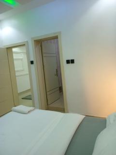 His Royal Glamour Apartments - Lagos - 4