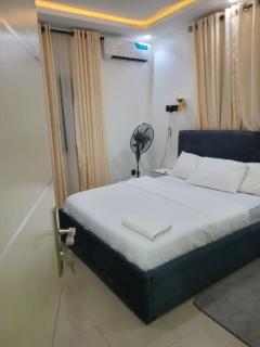 His Royal Glamour Apartments - Lagos - 3