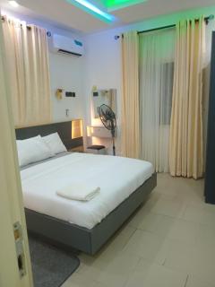 His Royal Glamour Apartments - Lagos - 2