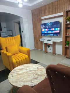 His Royal Glamour Apartments - Lagos - 1