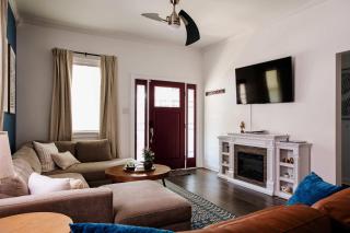 Book This Indy Gem with Hot Tub & Walk to Action - Indianapolis - 9