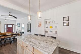 Book This Indy Gem with Hot Tub & Walk to Action - Indianapolis - 4
