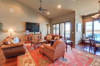 Top-Floor Lake-View Condo with Boat Dock Access - Lakeway - 5