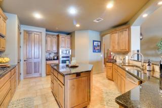 Top-Floor Lake-View Condo with Boat Dock Access - Lakeway - 1