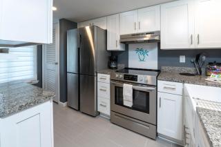 Relax in Coastal Comfort - 2BR Harbor Island Retreat - - 9