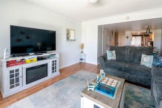 Relax in Coastal Comfort - 2BR Harbor Island Retreat - - 4