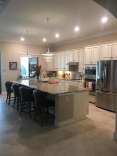 Kinross Twin Eagles Full Golf Available Pool Hot Tub Modern - Naples - 8