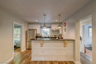 Spacious 4-Bedroom Near Downtown and UM Stadium - Ann Arbor - 1