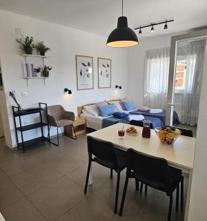 Brodarica Apartment Near the Beach for 4 - 7
