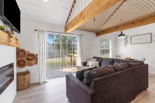 Tranquil Treehouse Loft - Golf Course Views - 7