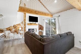 Tranquil Treehouse Loft - Golf Course Views - 5